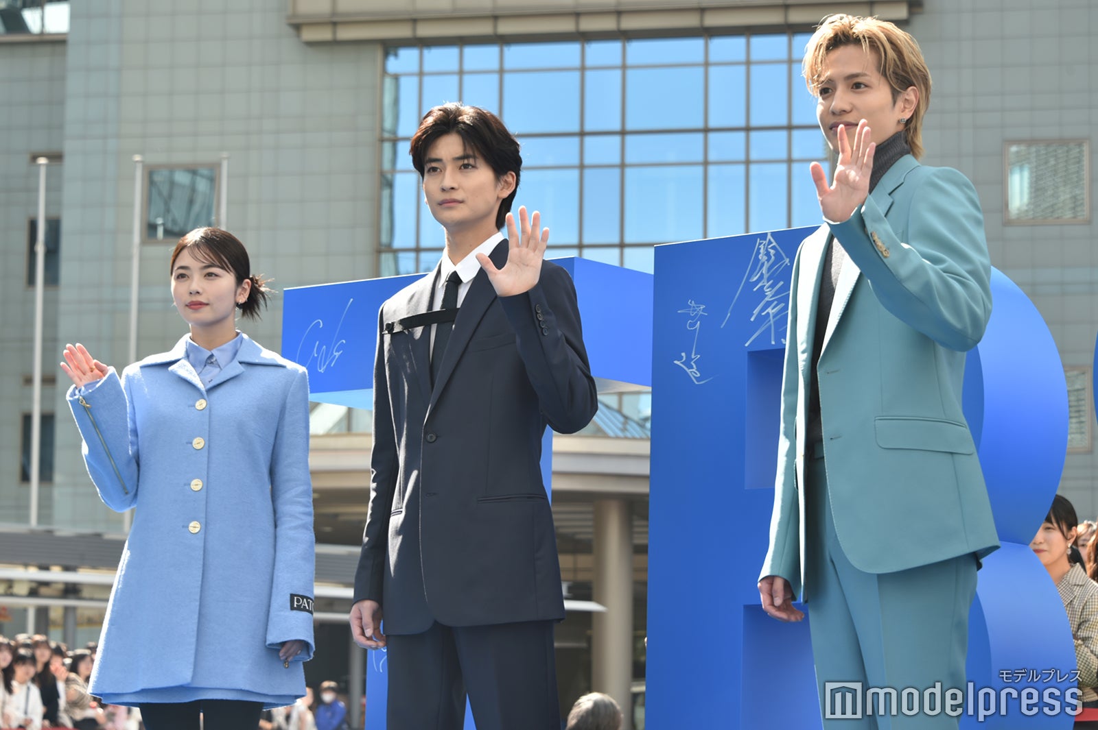 （左から）小芝風花、高橋文哉、志尊淳（C）モデルプレス