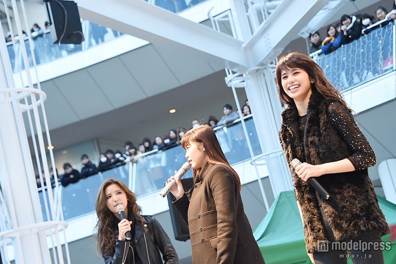 佐藤晴美（右）