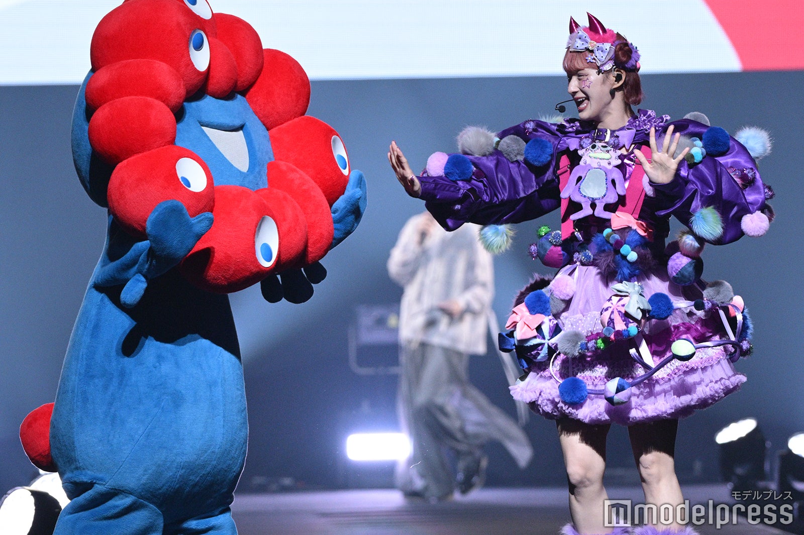 ミャクミャク、しなこ（C）モデルプレス