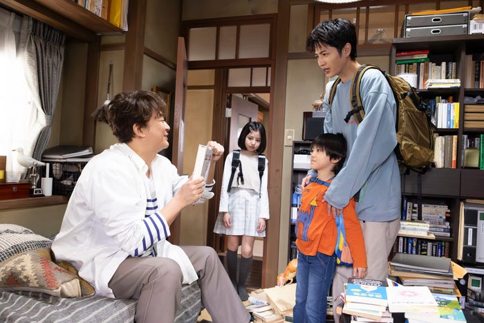 香取慎吾、増田梨沙、千葉惣二朗、志尊淳「日本一の最低男 ※私の家族はニセモノだった」第1話(C)フジテレビ