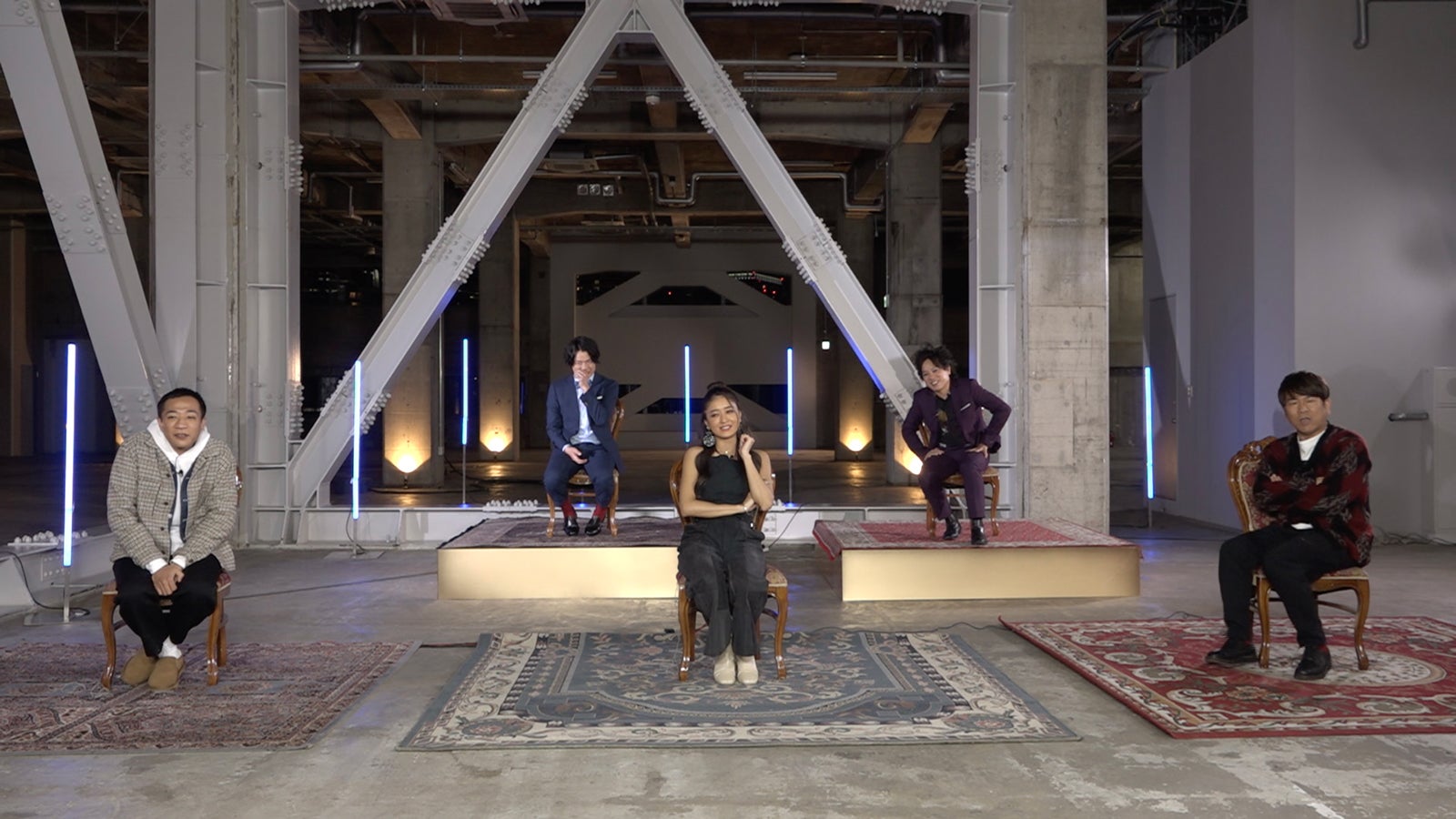 （前列）塙宜之、池田美優、藤本敏史、（後列）ぺこぱ （C）日本テレビ