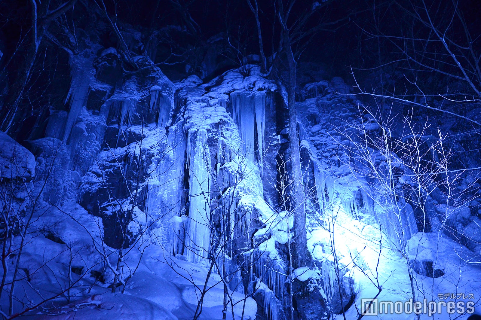 氷瀑ライトアップツアー／馬門岩（C）モデルプレス
