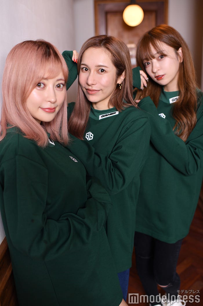 ヘラヘラ三銃士/(左から)まりな、ありしゃん、さおりん (C)モデルプレス