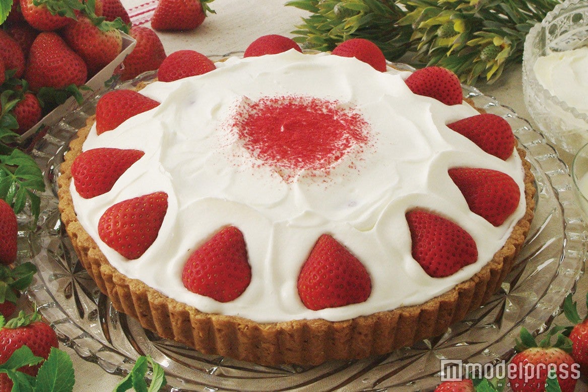 「イチゴと練乳クリームのティラミス」piece：724円／whole：8,208円