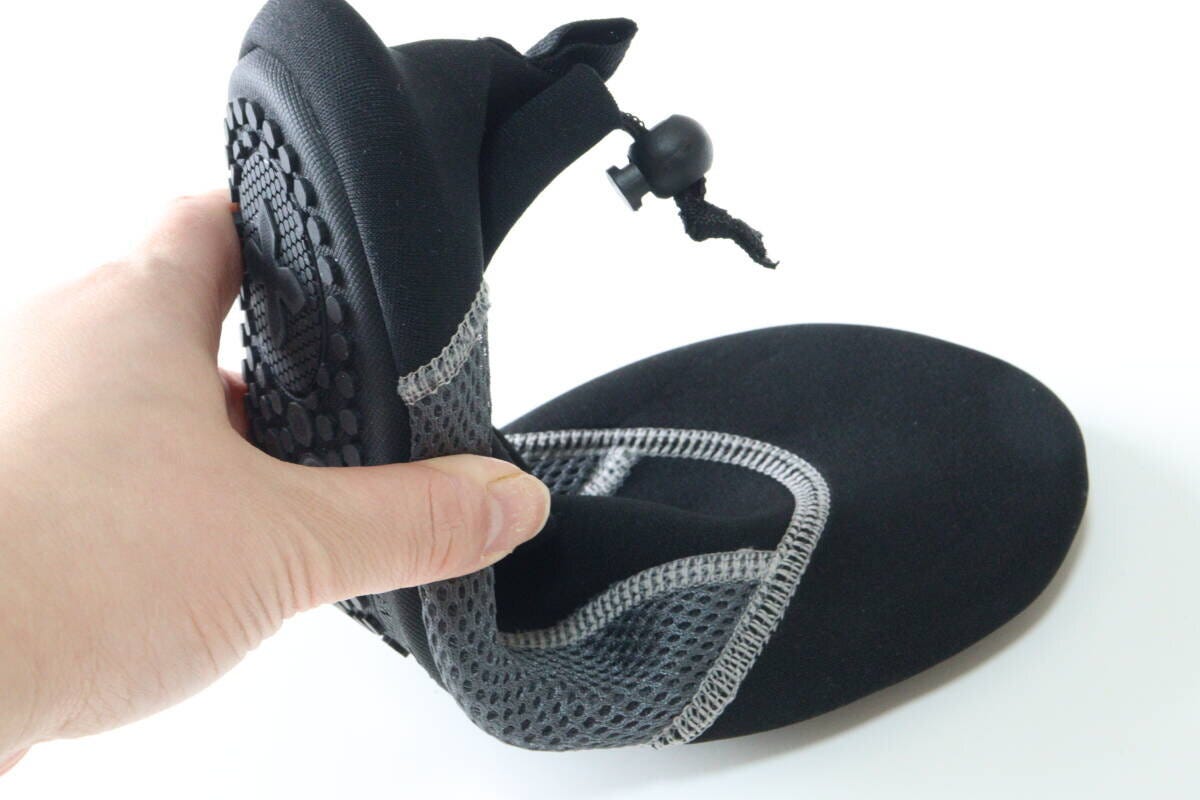 ダイソーのアクアシューズ（25cmー27cm）屈曲性