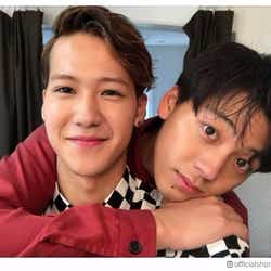 モデルプレス - 葉山奨之&竹内涼真のいちゃいちゃ2ショットに「可愛い」「ラブラブかよ」とファン悶絶 土屋太鳳も祝福で「青空エールだ!」の声