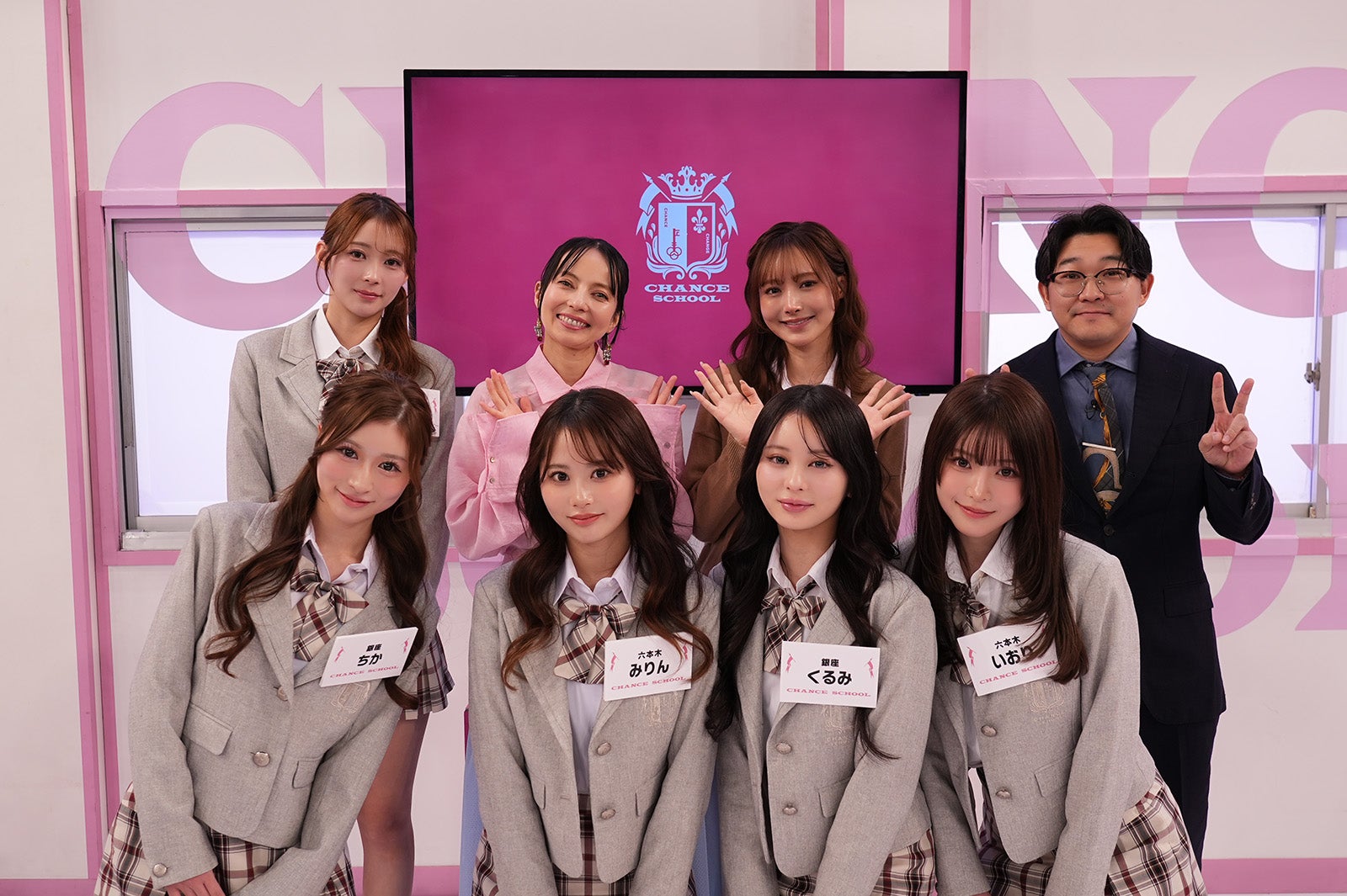 （上段左から時計回りに）れあ、ベッキー、きほ、伊藤俊介（オズワルド）、いおり、くるみ、みりん、ちか（提供写真）