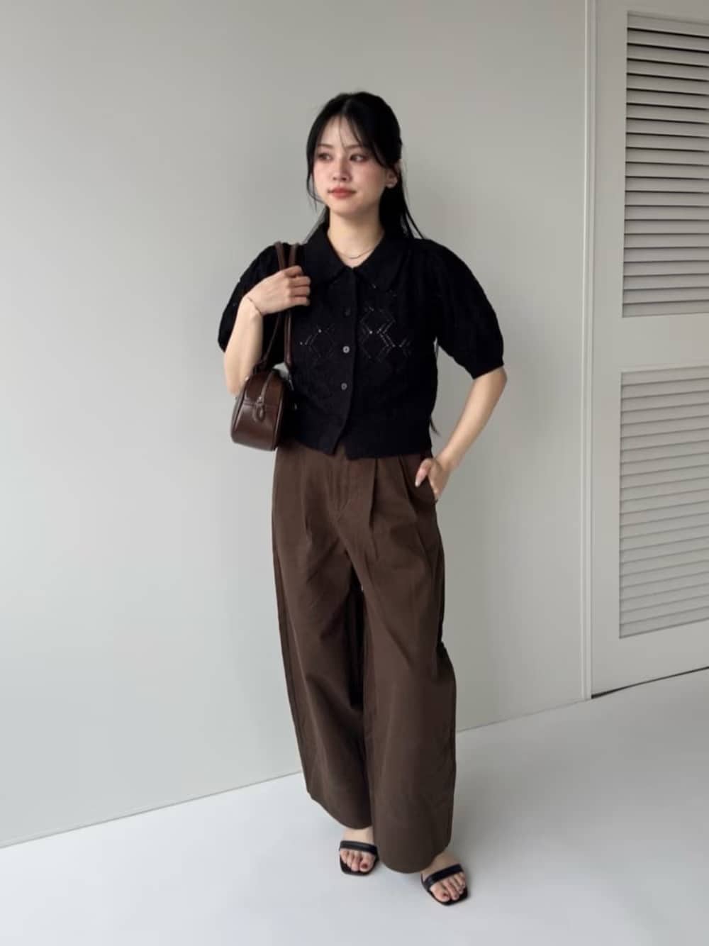トップスはなるべくショート丈にするとバランスよし 出典:WEAR