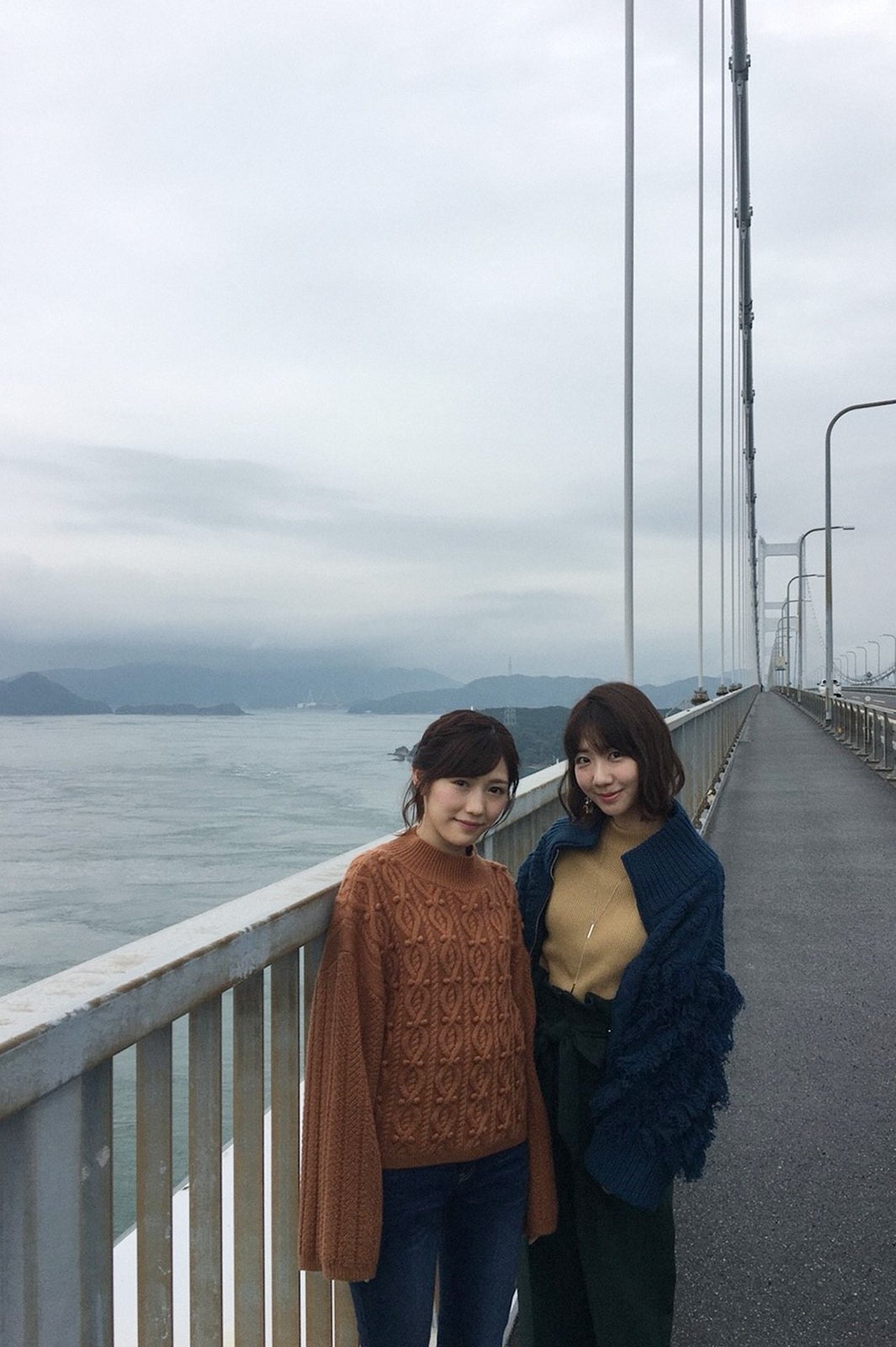 （左から）渡辺麻友、柏木由紀（C）TBS