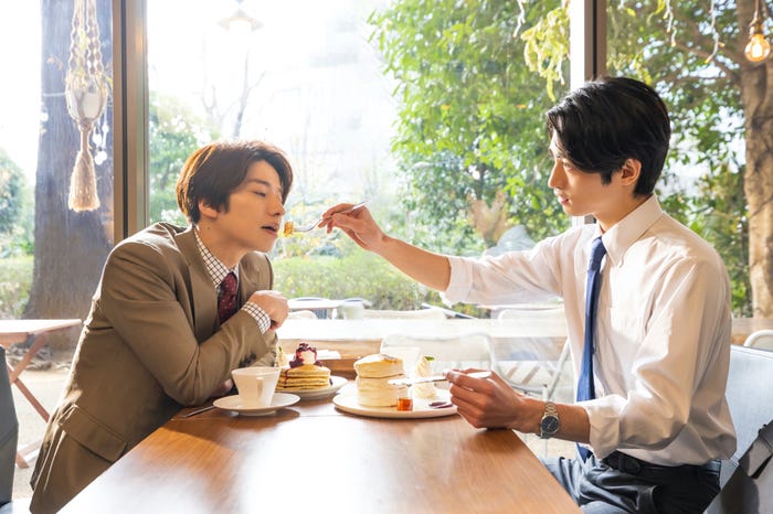 (左から)武田航平、木村達成(C)2022佐岸左岸/大洋図書/「オールドファッションカップケーキ」製作委員会