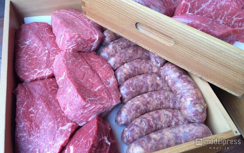 「肉山」ソーセージと赤身肉／画像提供：AKASAKA HALLOWEEN 2015
