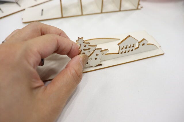 ウッドアドベントカレンダーキット(ハウス型) 飾り組み立て ウッドアドベントカレンダーキット(ハウス型) 飾り組み立て