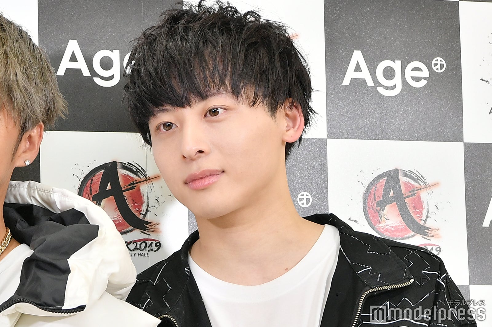 黒髪の工藤大輝（C）モデルプレス