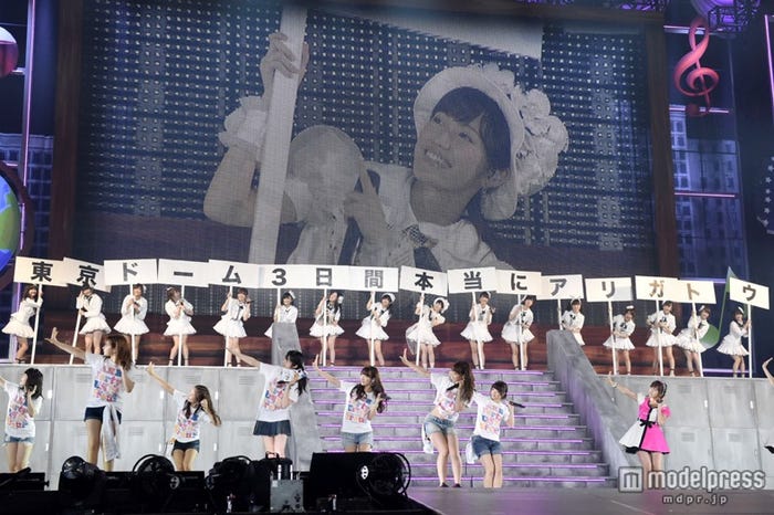 「AKB48グループ東京ドームコンサート~するなよ?するなよ?絶対卒業発表するなよ」最終日より(C)AKS