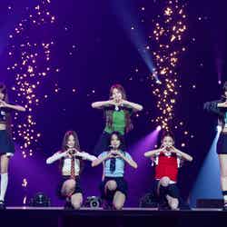 izna「SIGNAL」(TWICEカバー)「KCON JAPAN 2025」(C)CJ ENM Co., Ltd, All Rights Reserved