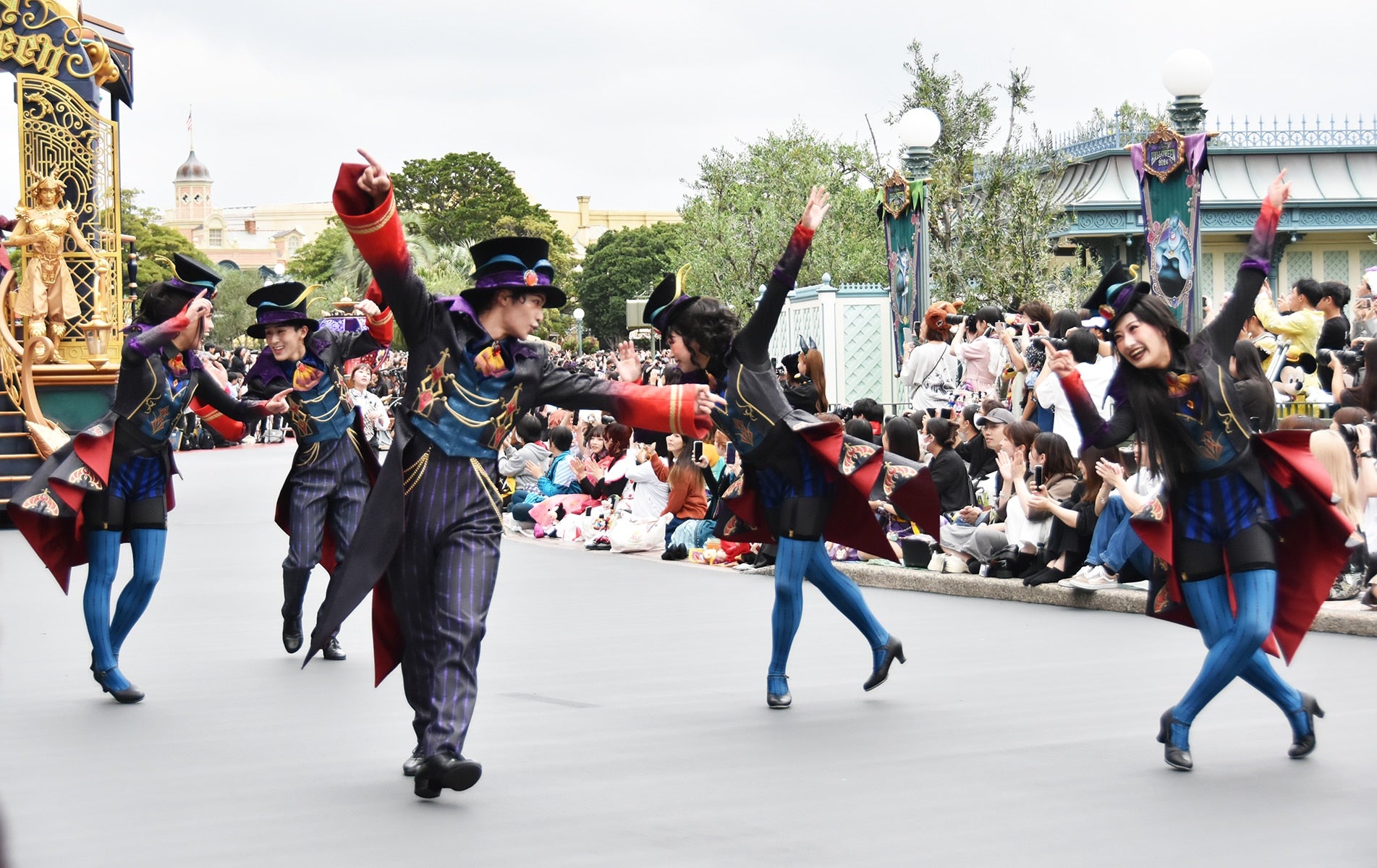 ディズニー・ハロウィーン】初登場のキャラが先頭！ 遊園地王が注目「昼パレード」の見どころは？ - 女子旅プレス