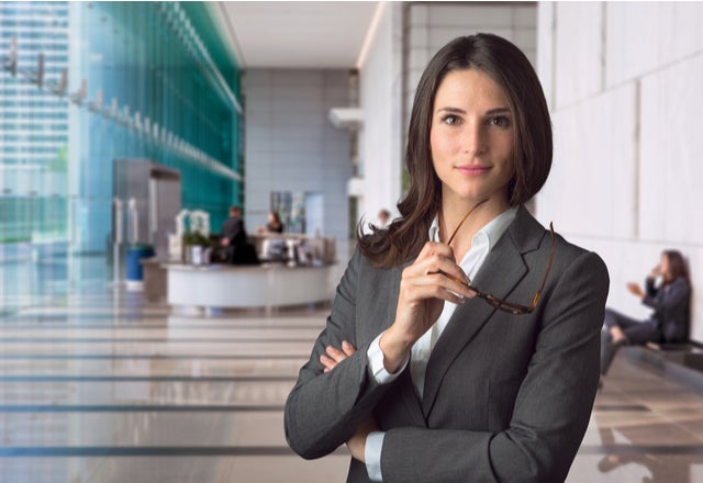 職場の年下男子からご飯に誘ってもらうためのアプローチ方法 モデルプレス