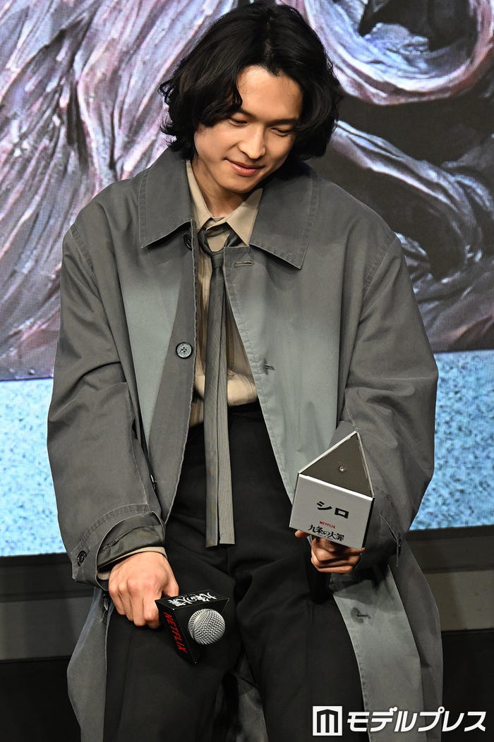 去年、目覚まし時計を買い替えた松村北斗(C)モデルプレス