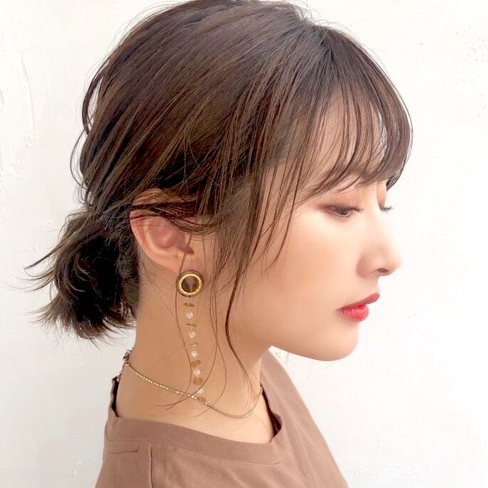 ストレートヘアの一つ結びアレンジ12選 巻かないでもおしゃれにキマる モデルプレス ストレートヘアの一つ結びアレンジ12選 巻かないでもおしゃれにキマる モデルプレス