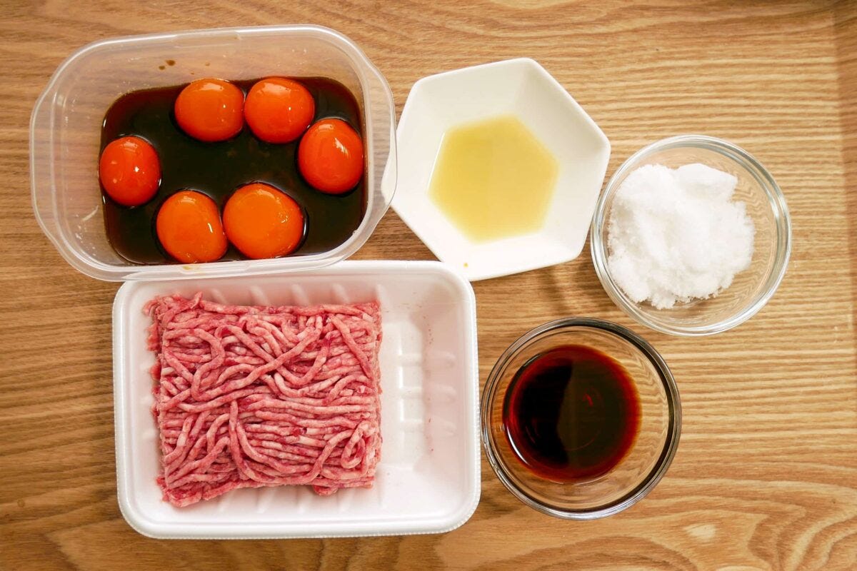 卵黄＋肉そぼろ