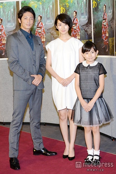 （左から）玉木宏、波瑠、鈴木梨央