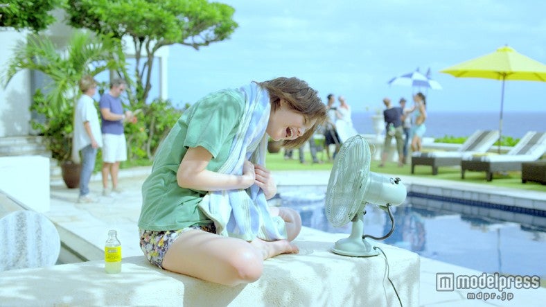 本田翼／新CM第3弾「撮影現場」篇