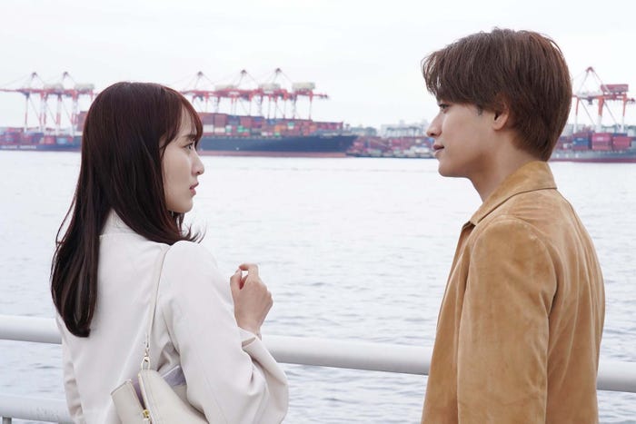 菅井友香、井上想良「ビジネス婚-好きになったら離婚します-」第5話より(C)「ビジネス婚」製作委員会・MBS