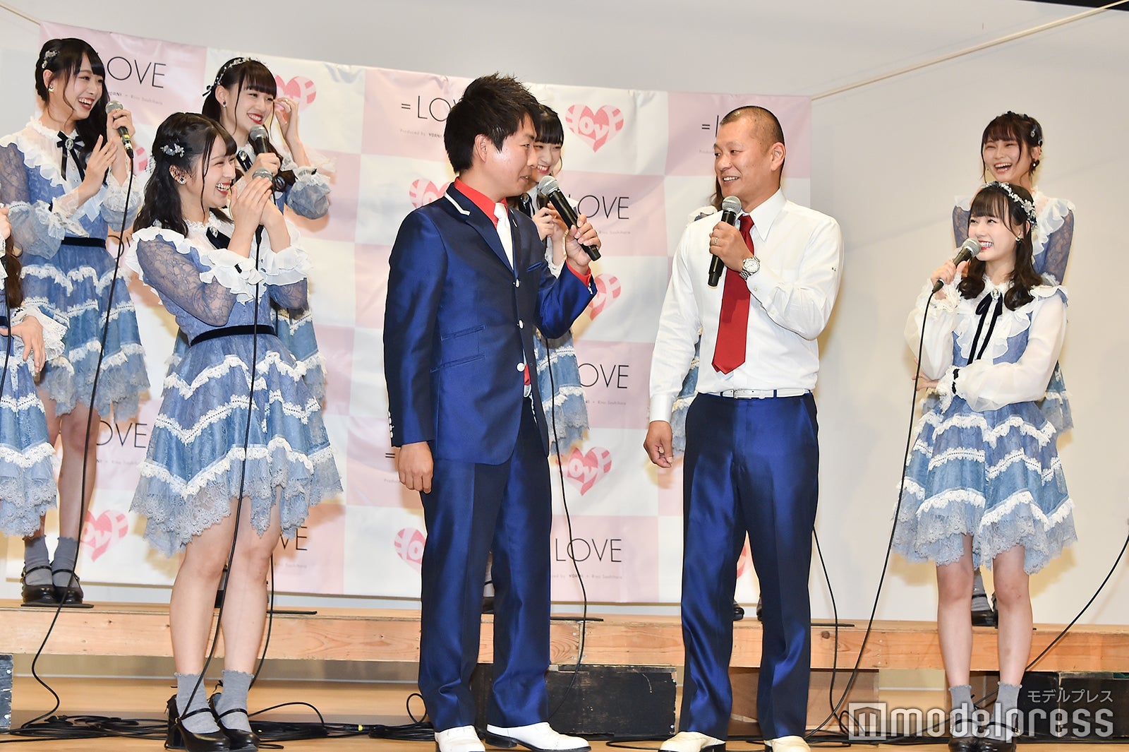 U字工事に爆笑する＝LOVEメンバー （C）モデルプレス