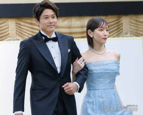 吉岡里帆、美デコルテ輝くドレス姿 内田篤人がエスコート「妻には“デレデレするな”と…」