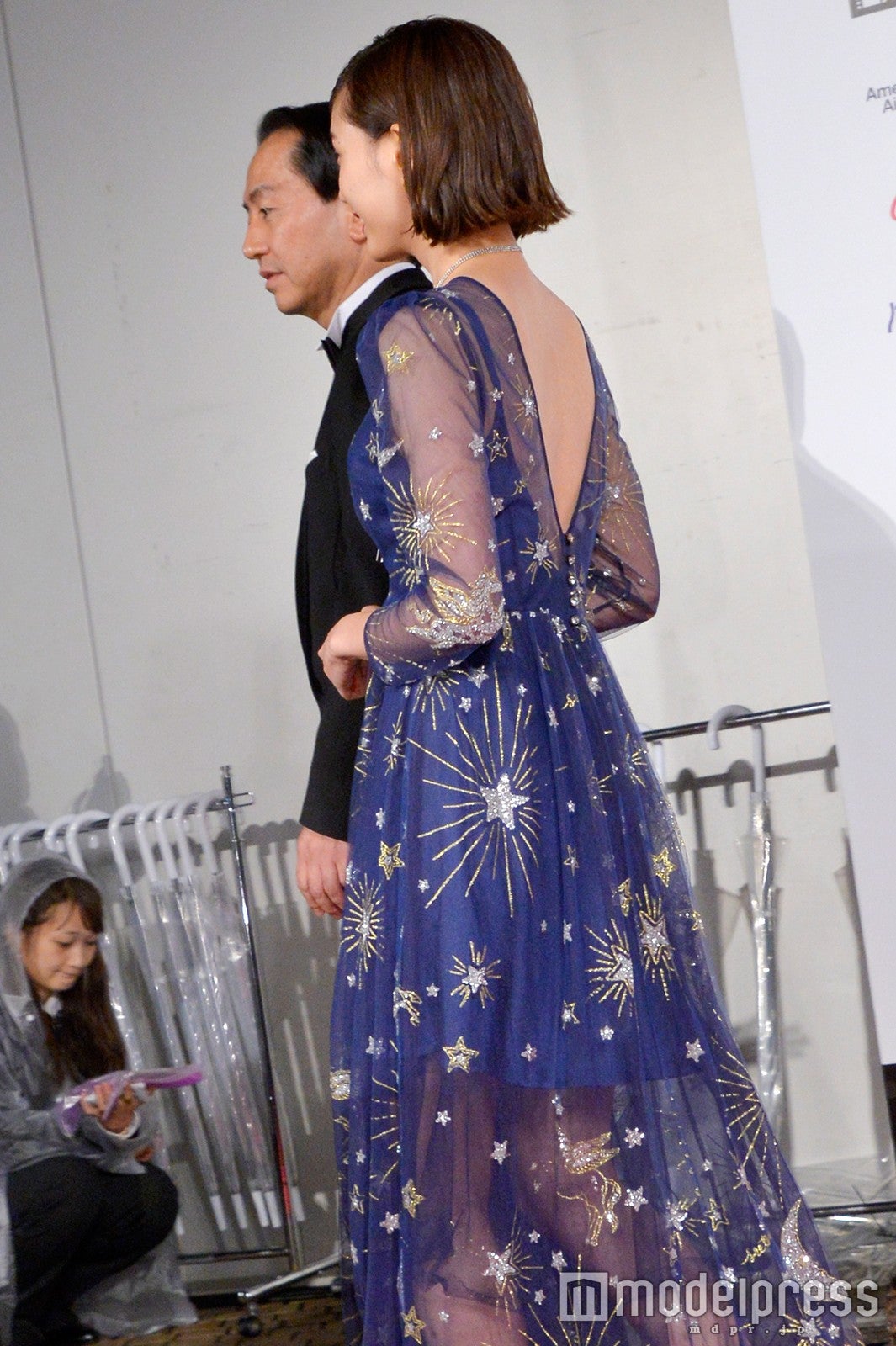 画像1/25) 石原さとみ、佐々木希ら豪華ドレスアップ 肌見せ