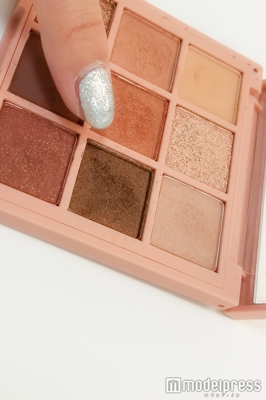 ③中段右 （C）モデルプレス