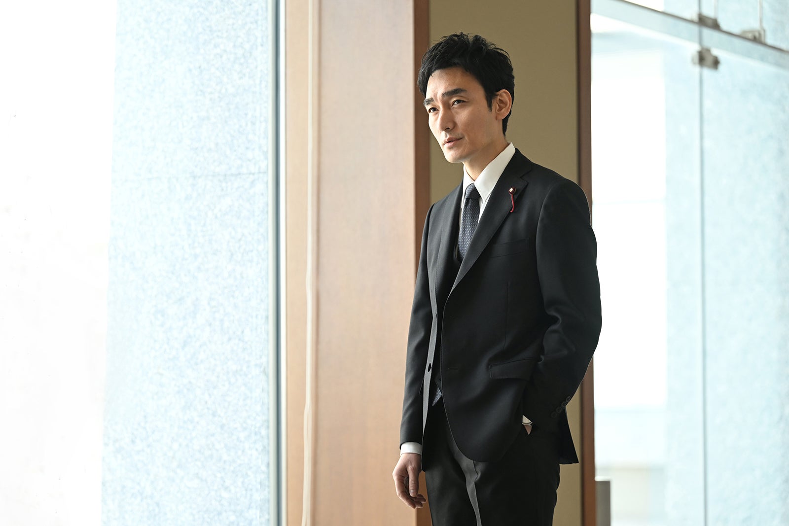 草なぎ剛「罠の戦争」最終話より（C）カンテレ