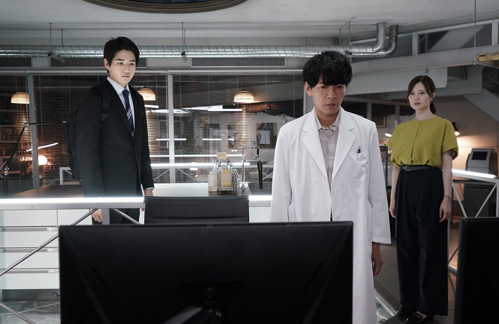 中沢元紀、藤木直人、白石麻衣「最後の鑑定人」（C）フジテレビ