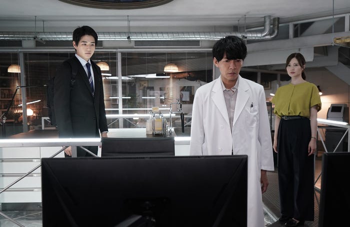 中沢元紀、藤木直人、白石麻衣「最後の鑑定人」(C)フジテレビ