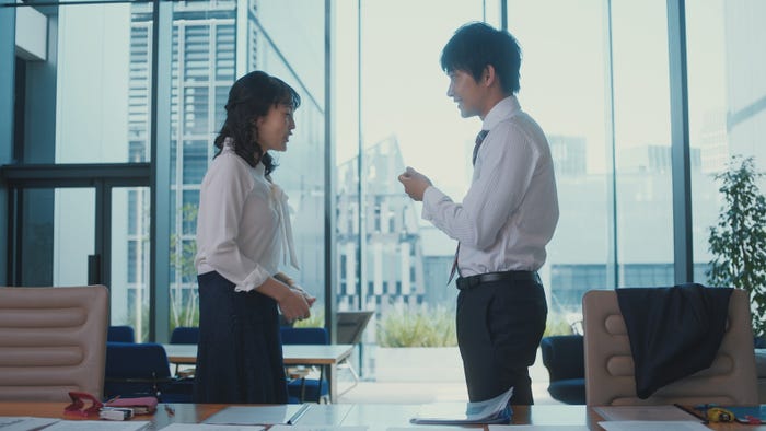 (右)佐藤寛太(提供写真)