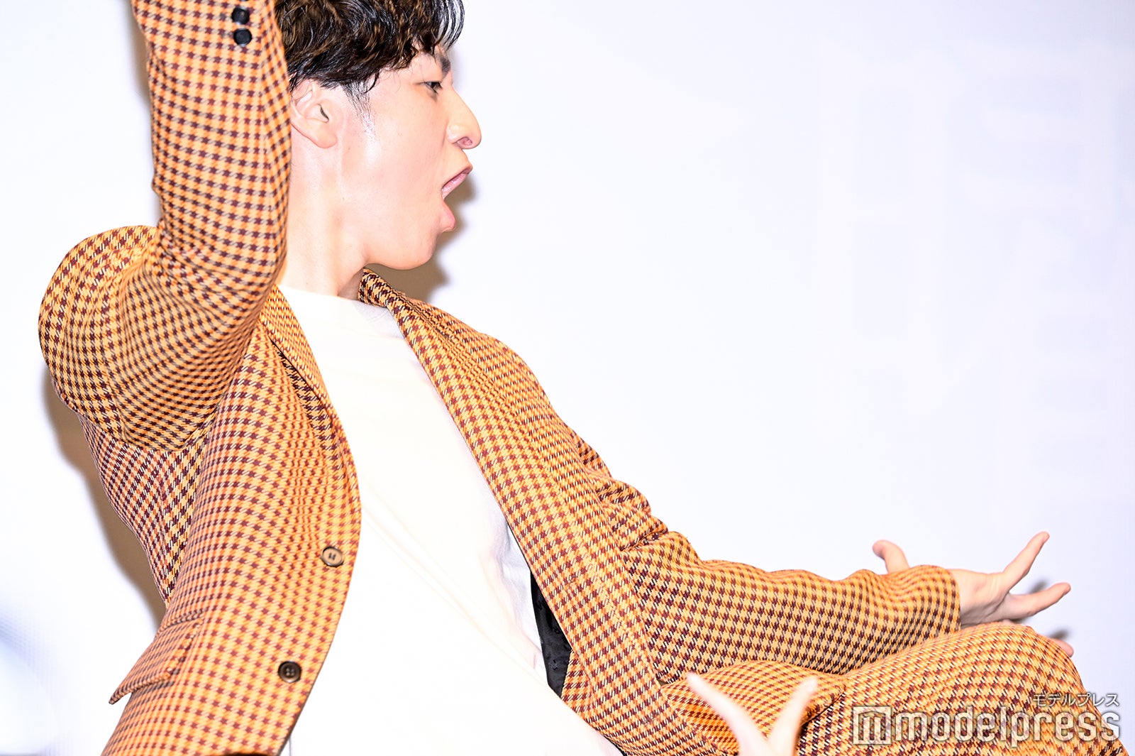 生田斗真＆向井理、ドラマの打ち上げでダンス 秘話明かす「カラオケに夜な夜な行って…」＜警部補ダイマジン＞