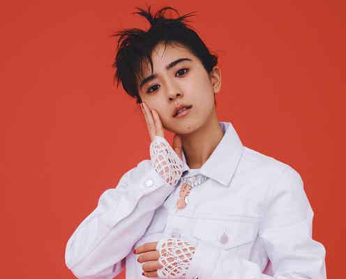 黒島結菜、ヘルシー美ウエストをチラ見せ