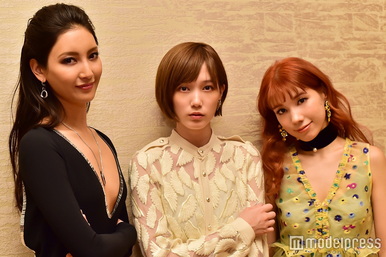 （左から）菜々緒、本田翼、仲里依紗 （C）モデルプレス
