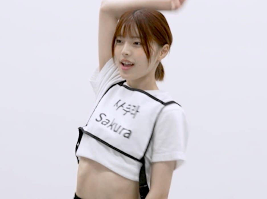 可愛すぎる15歳練習生、脚を180度に開き…大胆開脚の大技に苦戦「何でそんなに体が硬いの？」コーチが指摘