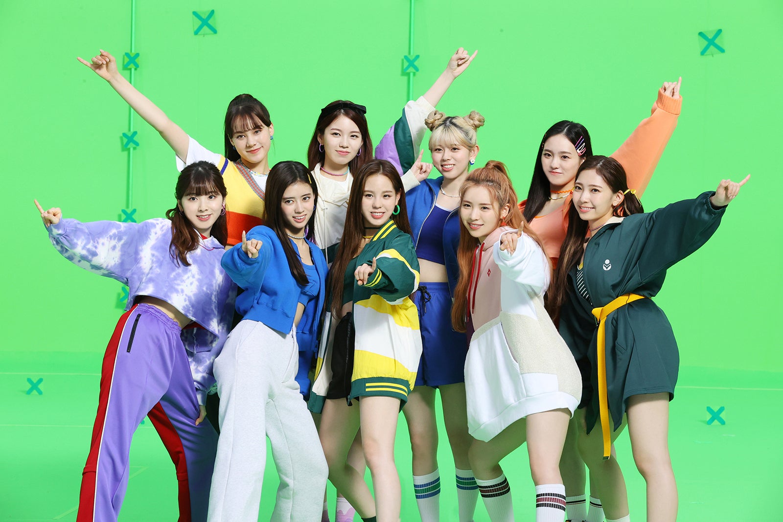 NiziU／新CM「スマホデビューのお約束」篇メイキングより（提供写真）