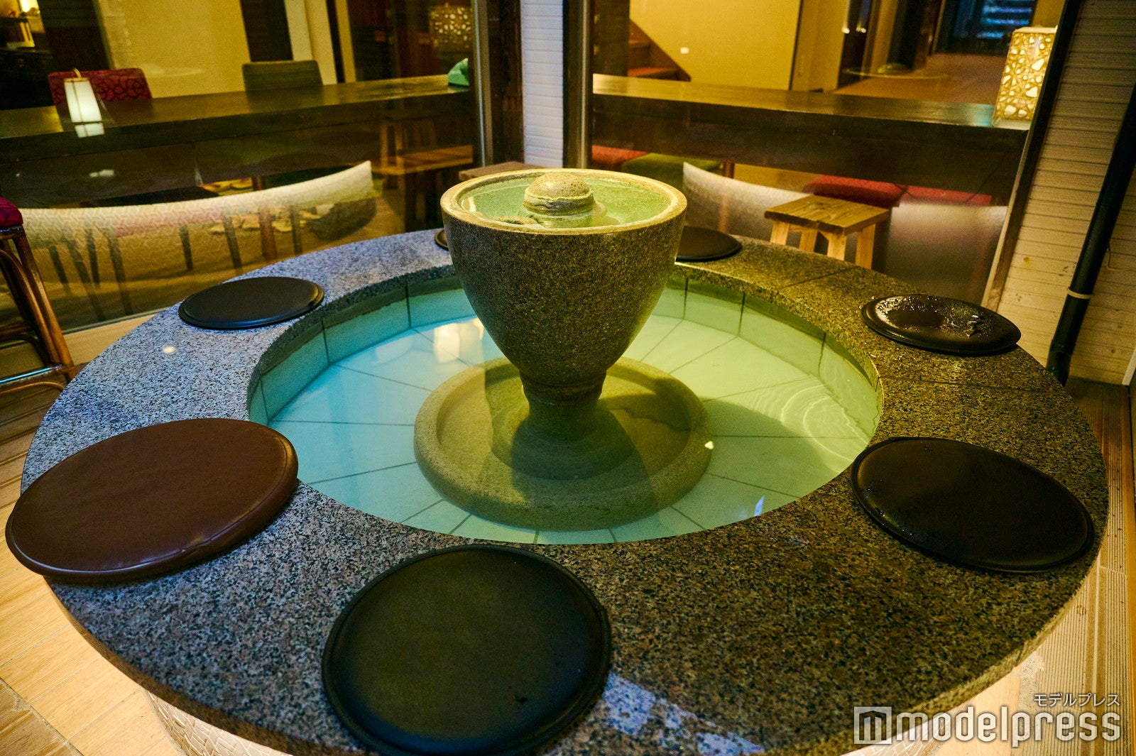 足湯カフェ（C）モデルプレス