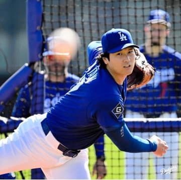 大谷翔平 ロバーツ監督の言葉に目を見開く姿 専属カメラマンがミーティングの様子を公開「今まで以上に自分たちを追い込もう」選手に語りかける