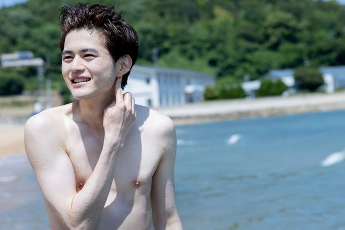 鈴鹿央士ファースト写真集より(画像提供:ワニブックス)