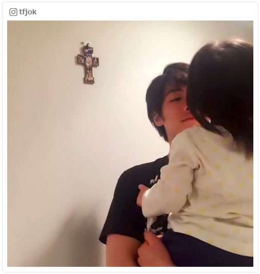 ディーン・フジオカ、愛娘を抱くパパ姿公開で悶絶者続出「理想すぎる」「娘になりたい」