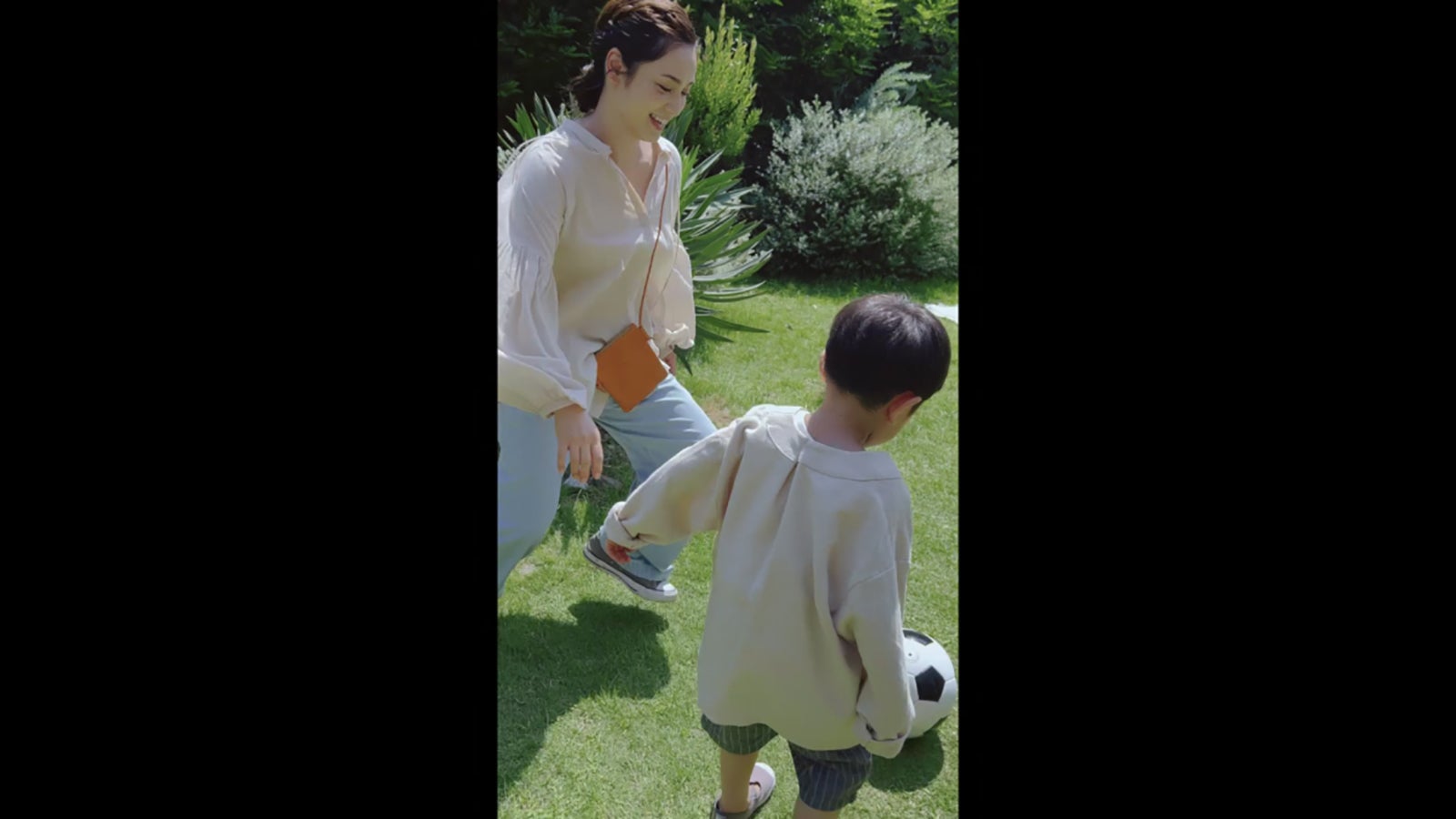 平愛梨＆バンビーノ君／新TVCM『マスク悩み篇』より（提供写真）