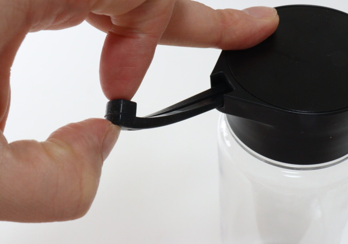 100均のこれ考えた人に大拍手！「収納できて邪魔にならない！」超コンパクトな優秀ボトル