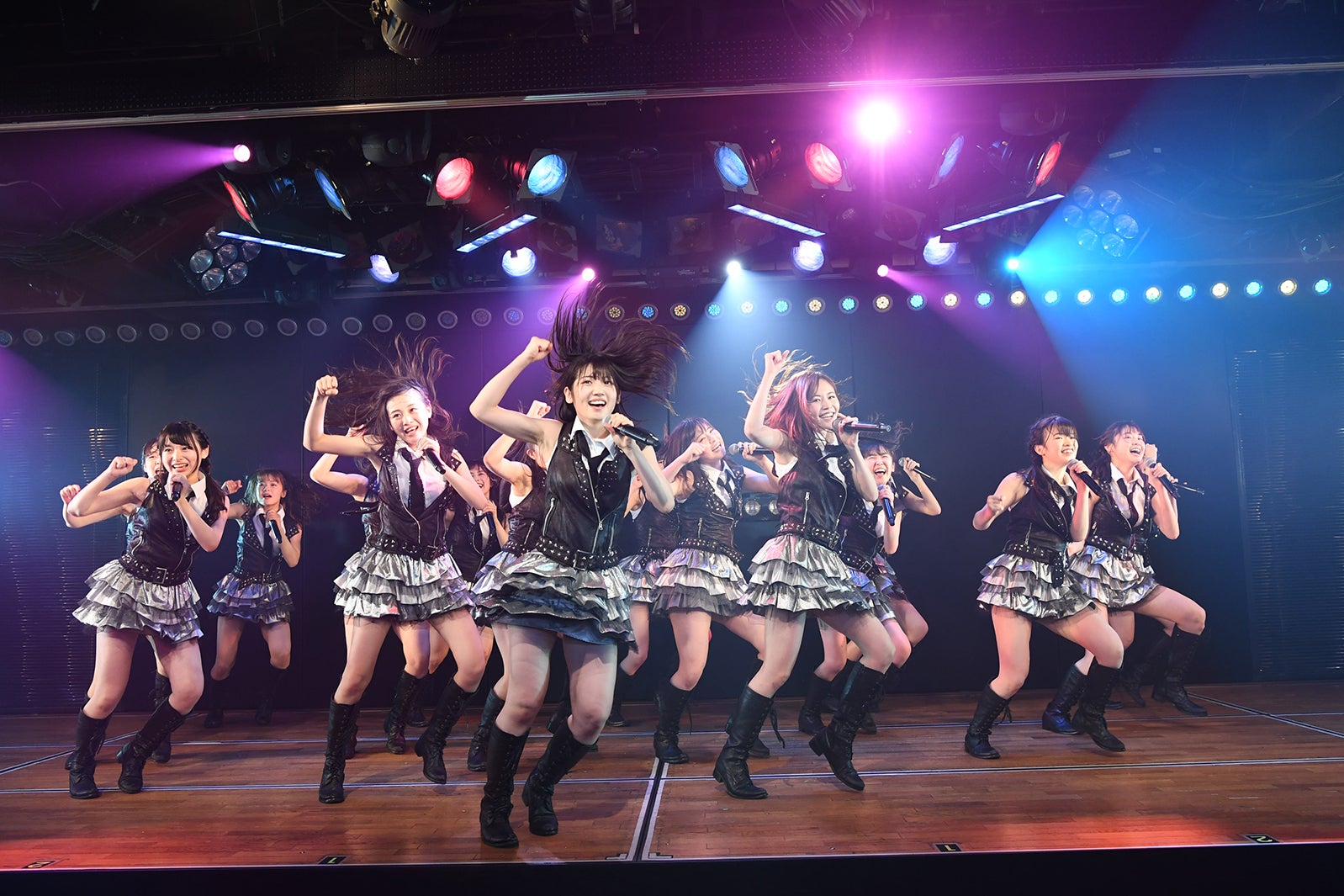 AKB48「ヤバいよ！ついて来れんのか？！」公演（C）AKS