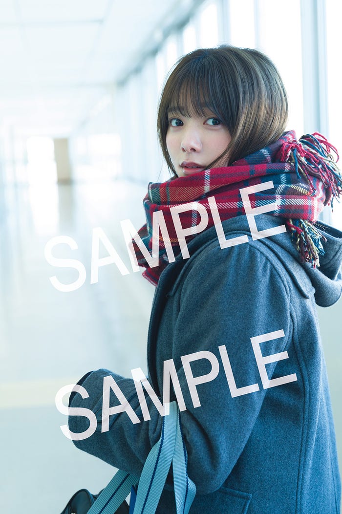 田村保乃1st写真集「一歩目」書店限定版ポストカード 星野書店版/撮影:Takeo Dec.(画像提供:小学館)