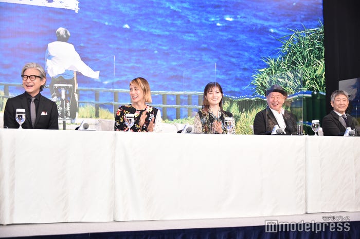 吉岡秀隆、柴咲コウ、生田絵梨花、泉谷しげる、小林薫 (C)モデルプレス