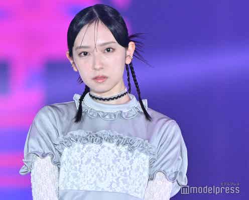 日向坂46金村美玖、フリルセットアップでトレンド感溢れる【GirlsAward 2024AW】